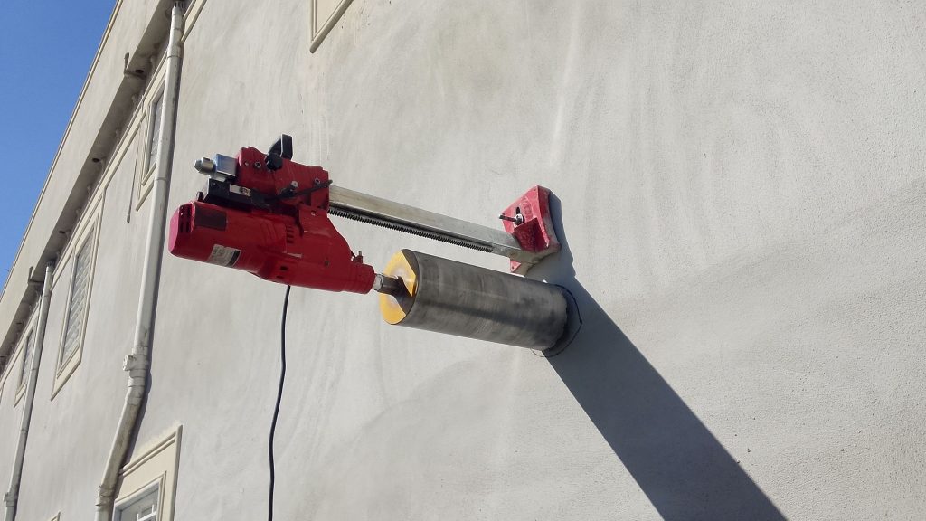 ماكينة تخريم وقص الخرسانة المسلحة بالكور